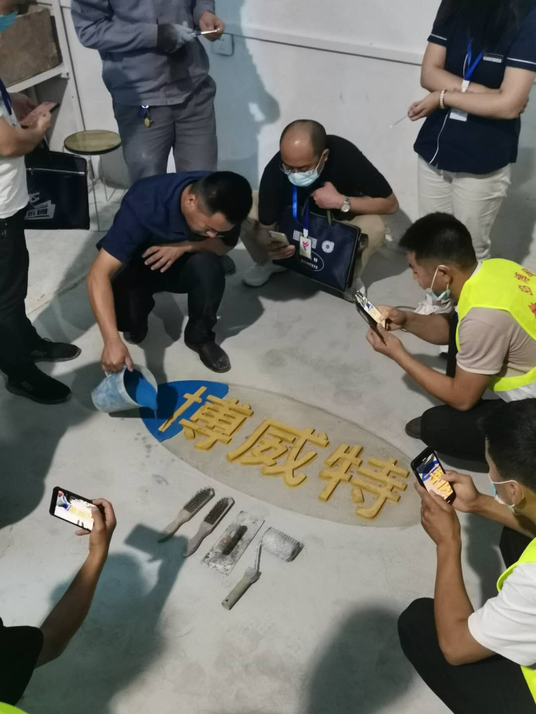 無(wú)機(jī)磨石地坪分色澆筑