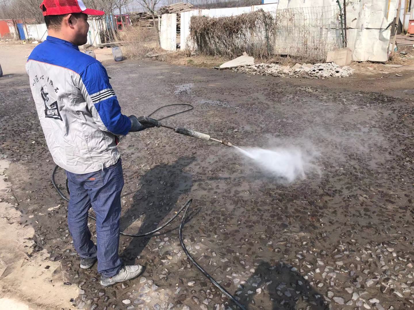 修補(bǔ)砂漿的施工方法一：清除地面雜質(zhì)